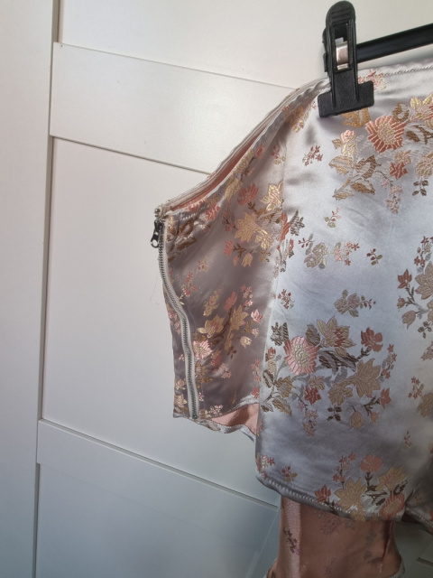 Złota bluzka z odkrytym ramieniem r. 16 plus size Złota bluzka z odkrytym ramieniem r. 16 plus size