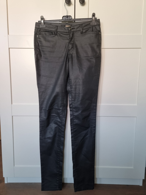 Black waxed trousers Vero Moda r. 29/34