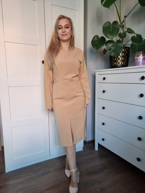 Mustard pencil dress, elegant with a slit Mustard pencil dress, elegant with a slit