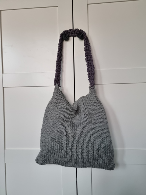 Braided bag with button Braided bag with button