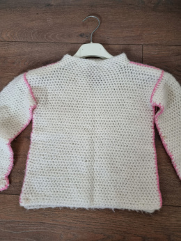 Sweter HANDMADE kremowy z różową nitką