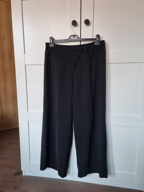 Black chiffon culottes with a tie on the side, size XL