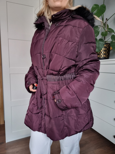 Burgundy winter jacket with a waist belt, size L Burgundy winter jacket with a waist belt, size L
