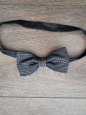 Gray plaid bow tie, 100% silk.