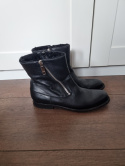 Black insulated ankle boots Burberry, natural leather, size 38