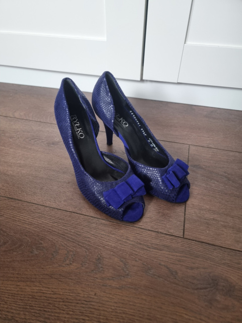 Ryłko cobalt high heels with snakeskin and open toe