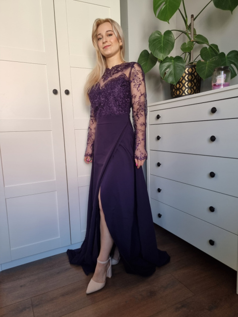 Fioletowa suknia balowa z koronką i rozcięciem Fioletowa suknia balowa z koronką i rozcięciem