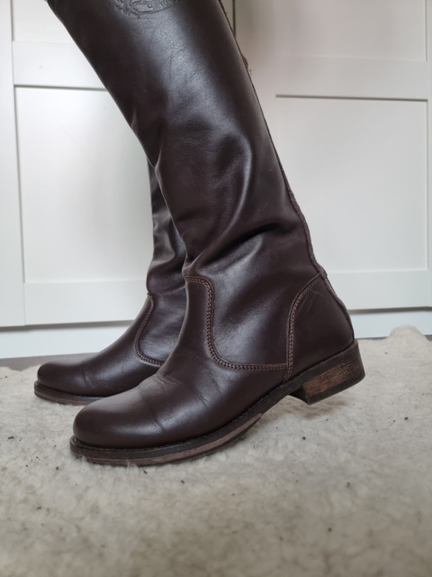 Czekoladowe kozaki Guess, r. 38 skóra naturalna Model Anna GSB3ANN BN-38