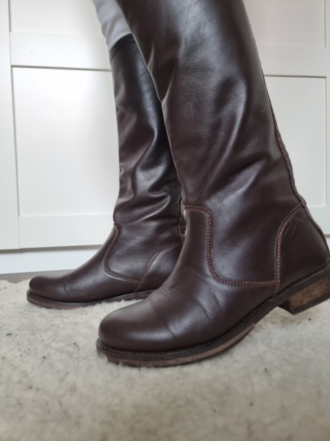 Czekoladowe kozaki Guess, r. 38 skóra naturalna Model Anna GSB3ANN BN-38