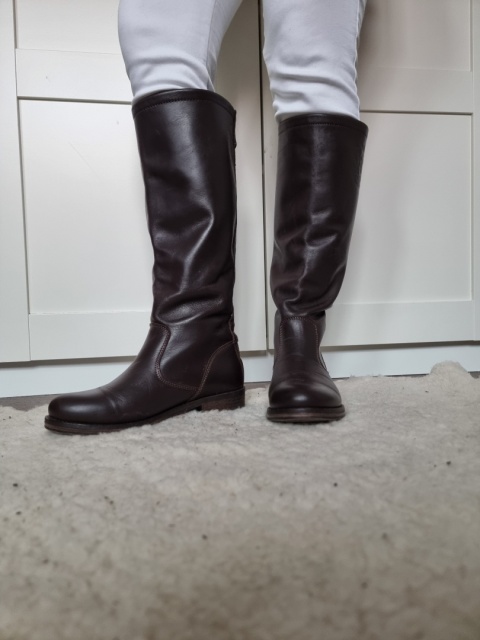 Czekoladowe kozaki Guess, r. 38 skóra naturalna Model Anna GSB3ANN BN-38