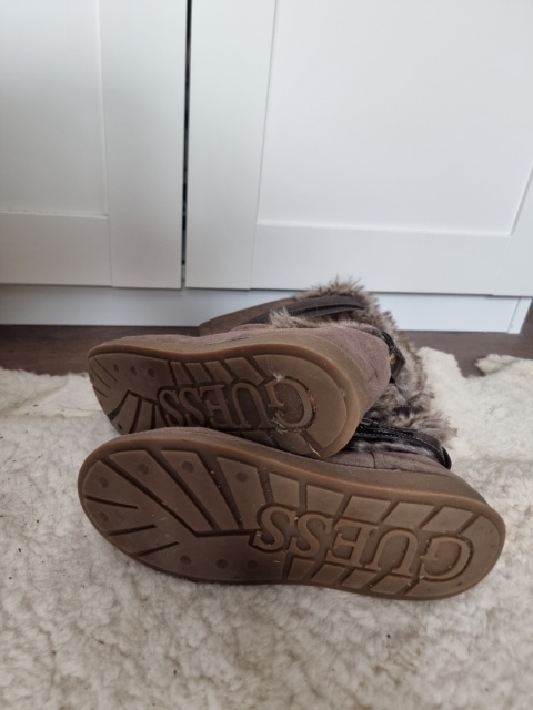 Kožešinové kozačky Guess, vel. 38 Kožešinové kozačky Guess, vel. 38