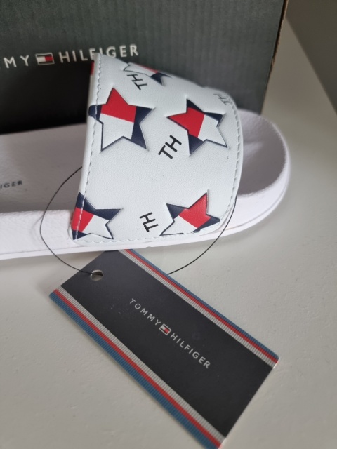 Klapki Tommy Hilfiger dla dziewczynki / chłopca, r. 32 Klapki Tommy Hilfiger dla dziewczynki / chłopca, r. 32