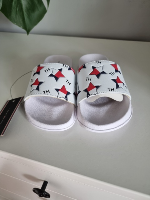 Klapki Tommy Hilfiger dla dziewczynki / chłopca, r. 32 Klapki Tommy Hilfiger dla dziewczynki / chłopca, r. 32