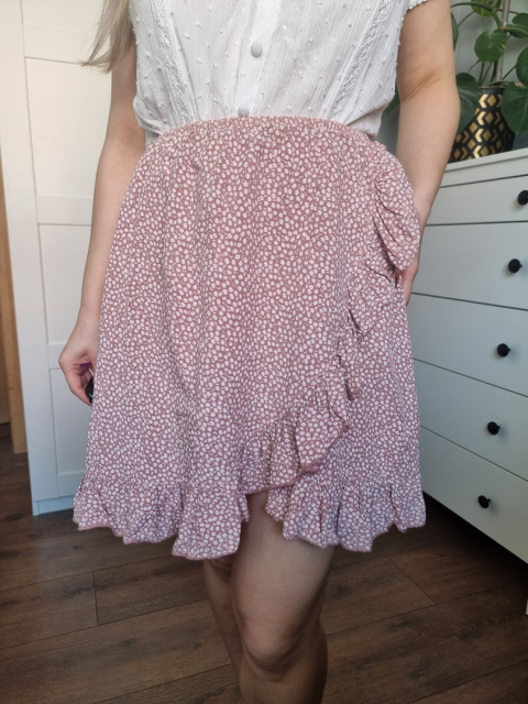Cute woman skirt with flowers, salmon, viscose 100% Cute woman skirt with flowers, salmon, viscose 100%