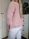 Rożowy sweter z moherem i wełną, złota nitka