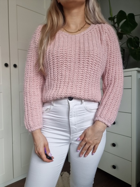 Rożowy sweter z moherem i wełną, złota nitka Rożowy sweter z moherem i wełną, złota nitka